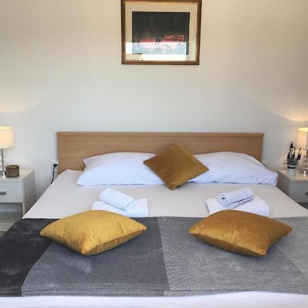 Luxury Apartment Cairos Трогир Екстериор снимка