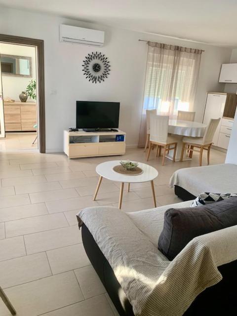 Luxury Apartment Cairos Трогир Екстериор снимка