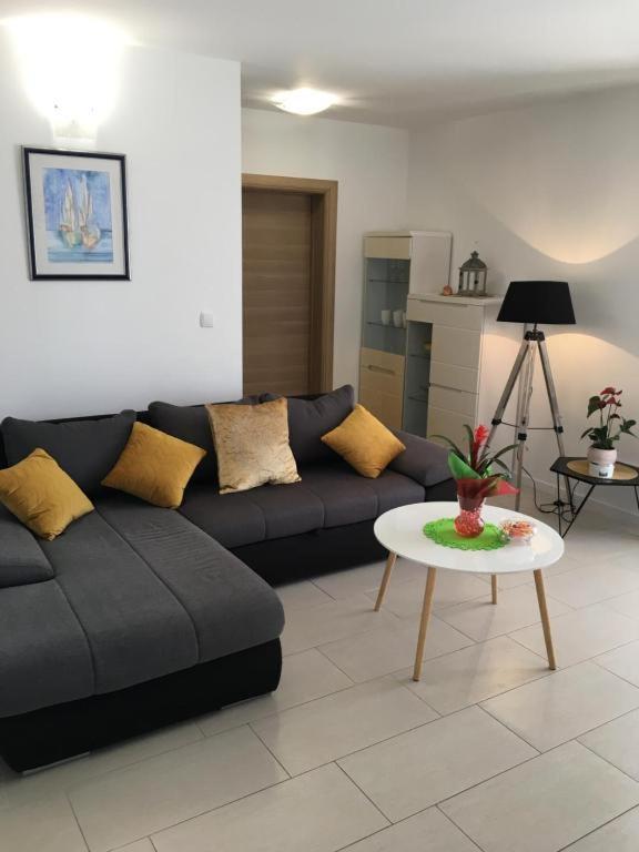 Luxury Apartment Cairos Трогир Екстериор снимка