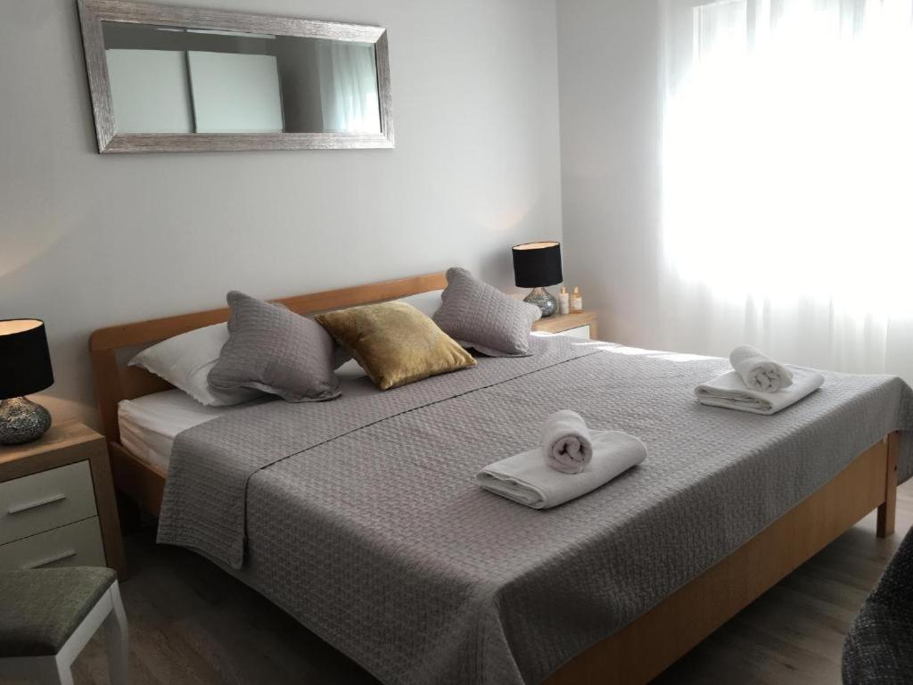 Luxury Apartment Cairos Трогир Екстериор снимка