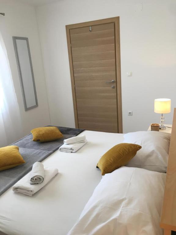 Luxury Apartment Cairos Трогир Екстериор снимка